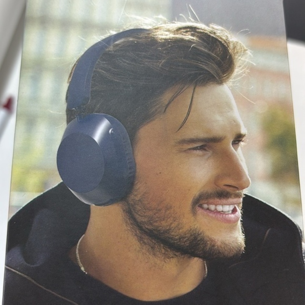 Brookstone Sleek Wireless Noise Isolating adjustable  bluetooth Headphones
